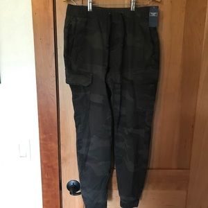 NWT Abercrombie and fitch XS camo cargo stretch waist pants